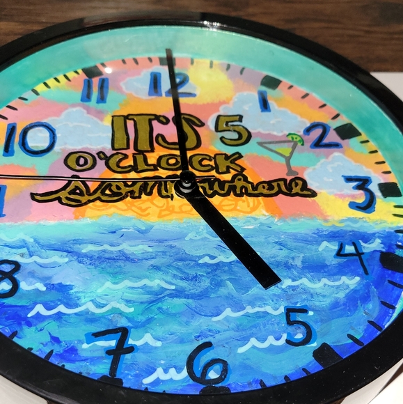 🎨 Hand-Painted Wall Clock - Picture 5 of 9
